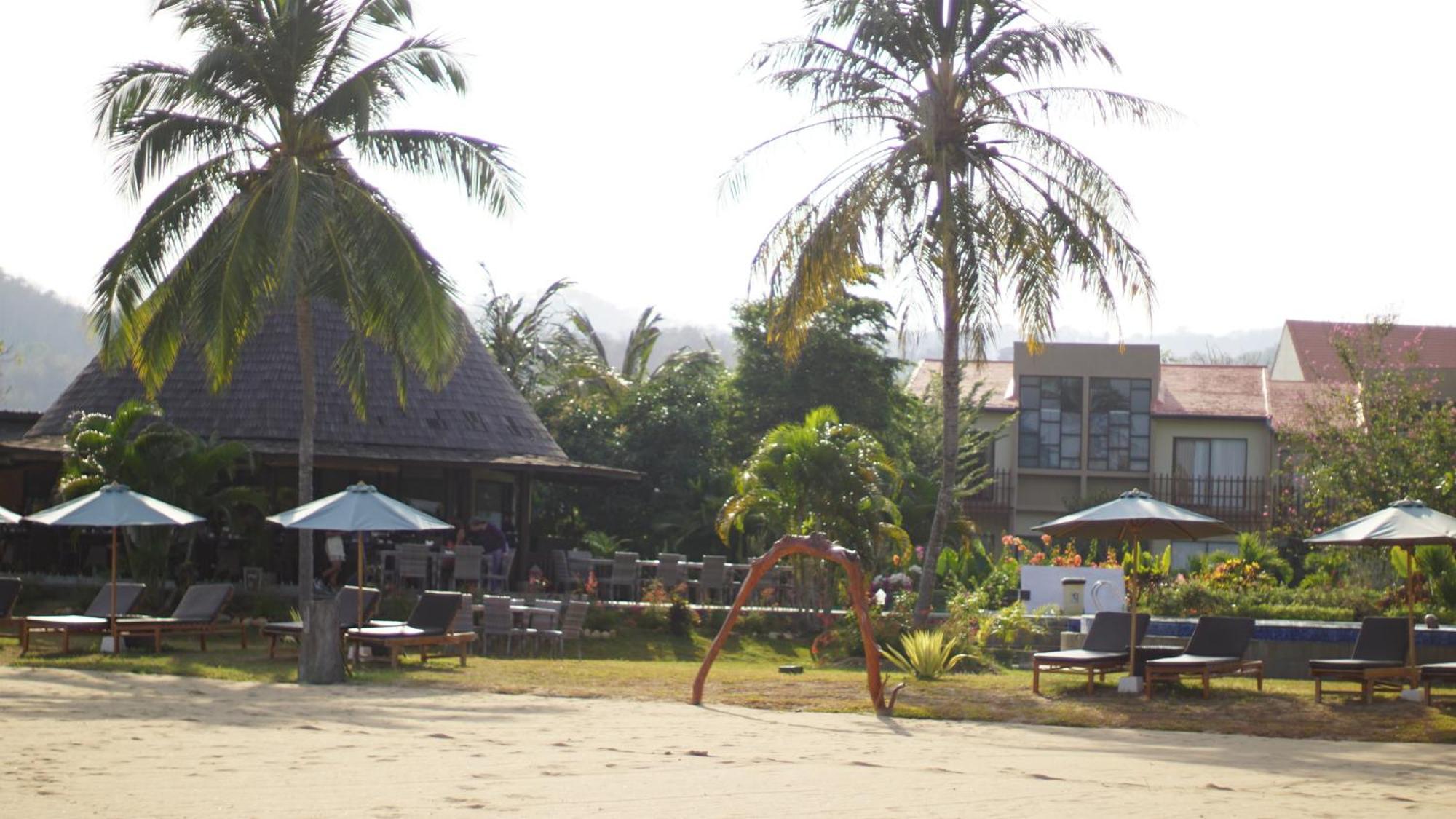 Luwansa Beach Hotel Labuan Bajo Εξωτερικό φωτογραφία