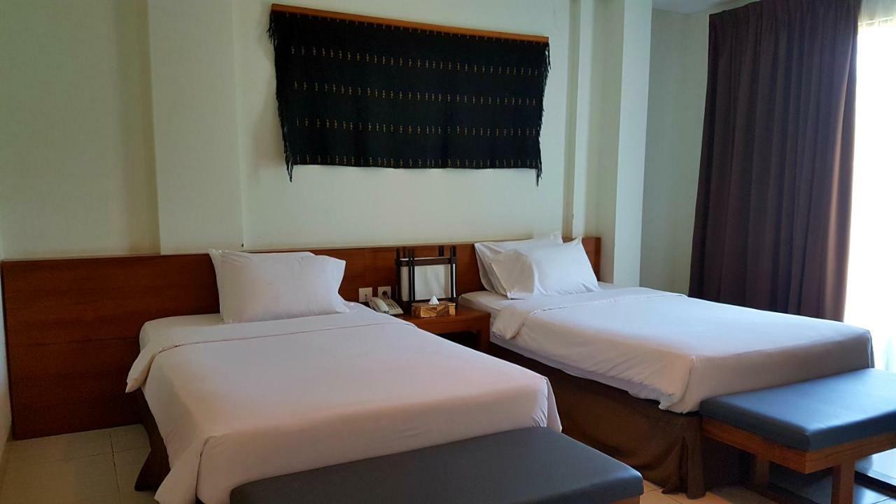 Luwansa Beach Hotel Labuan Bajo Εξωτερικό φωτογραφία
