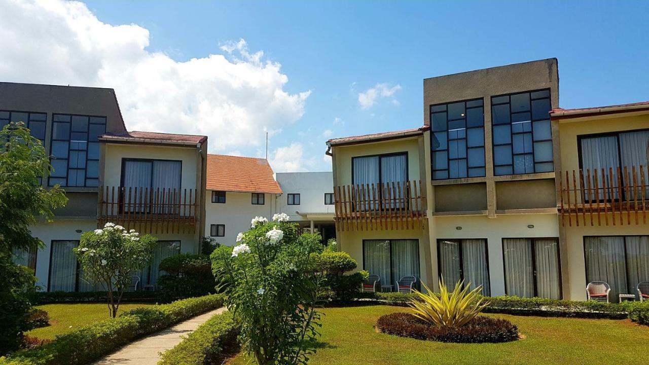 Luwansa Beach Hotel Labuan Bajo Εξωτερικό φωτογραφία